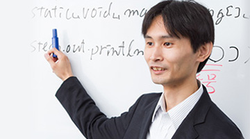 丁寧で熱心な専任講師陣